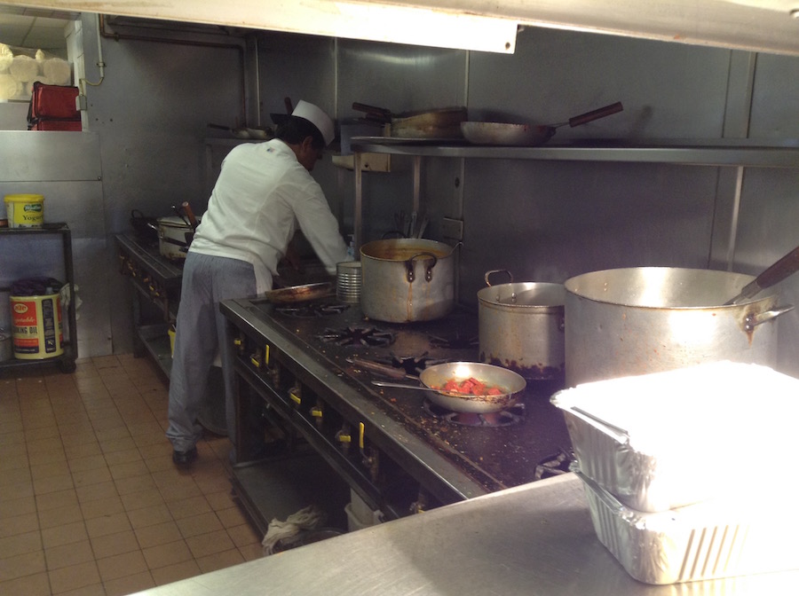 Mr Curry Chef in action