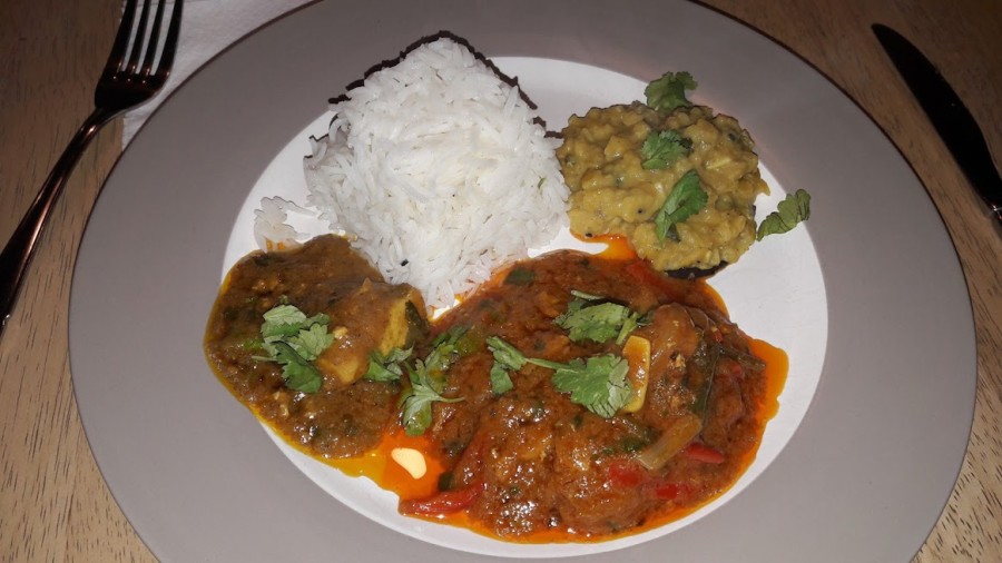 Left - TA mild chicken curry, Middle Bottom - SB's Garlic Chilli Chicken, Middle Top - Martinwhynot's Pilau Rice, Right - CA's Chicken Dhansak