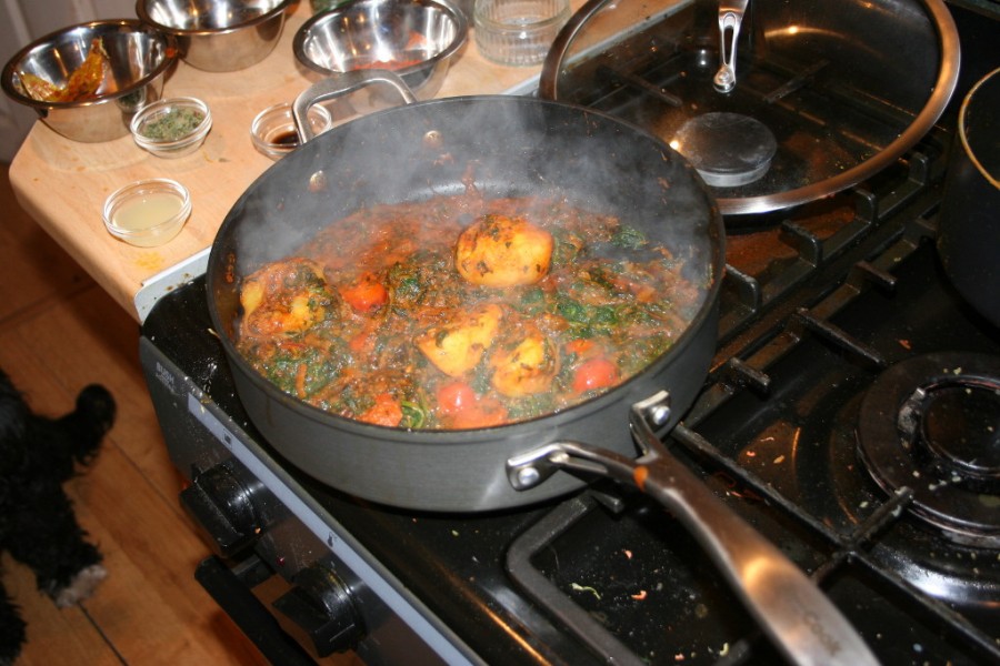 Saag - the lid keeps the steam in well